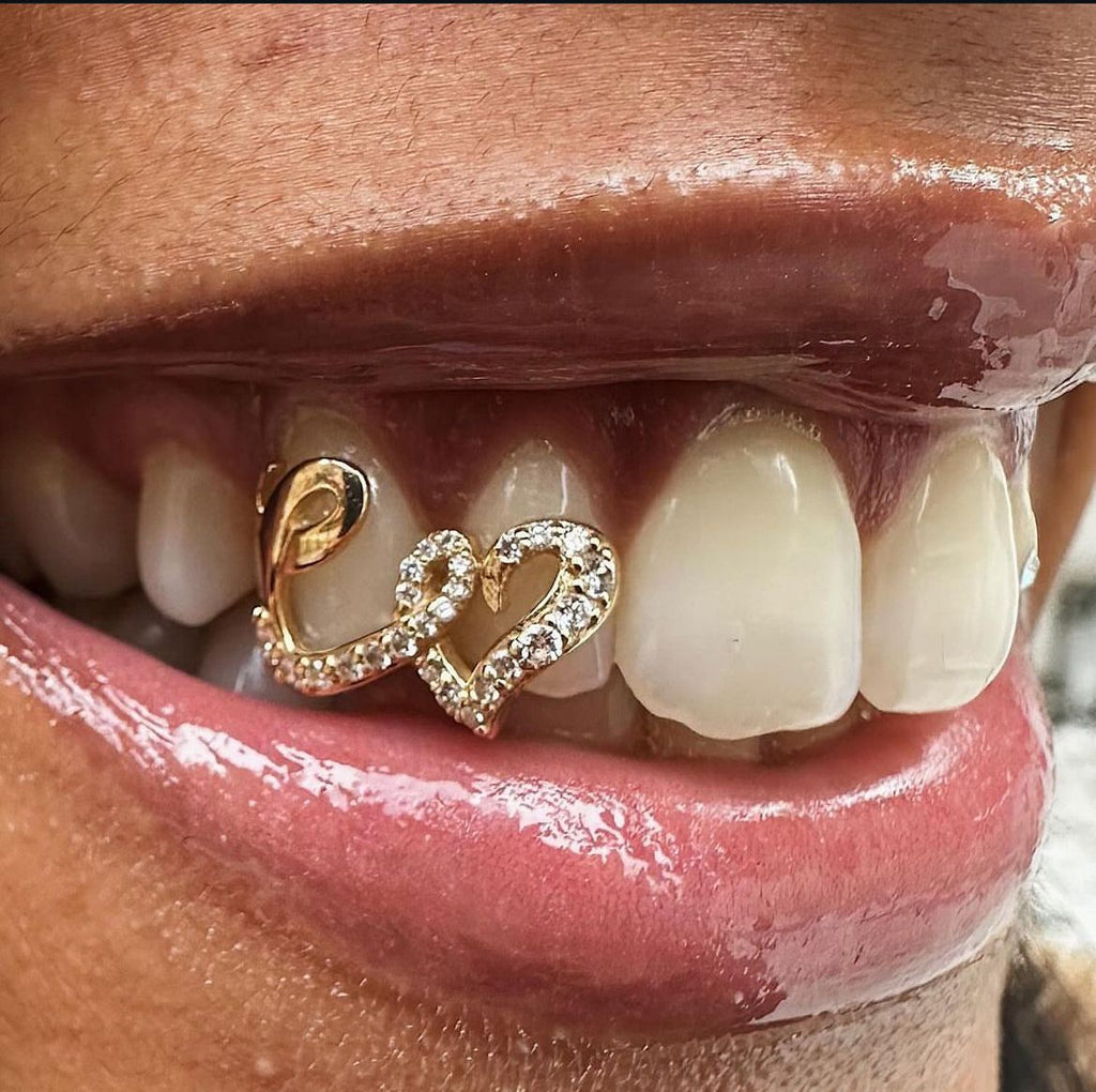 🦷 Showcase your personality—wear dazzling diamond-studded grillz to flaunt your unique style.